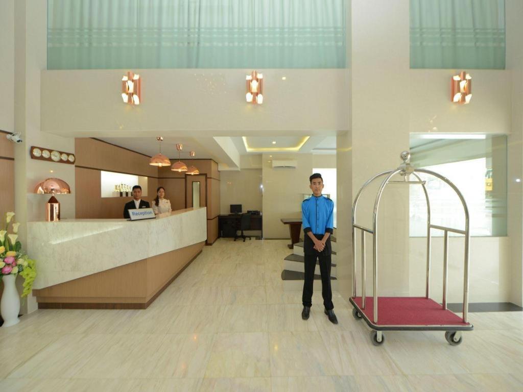 Hotel Lexus Янгон Екстериор снимка