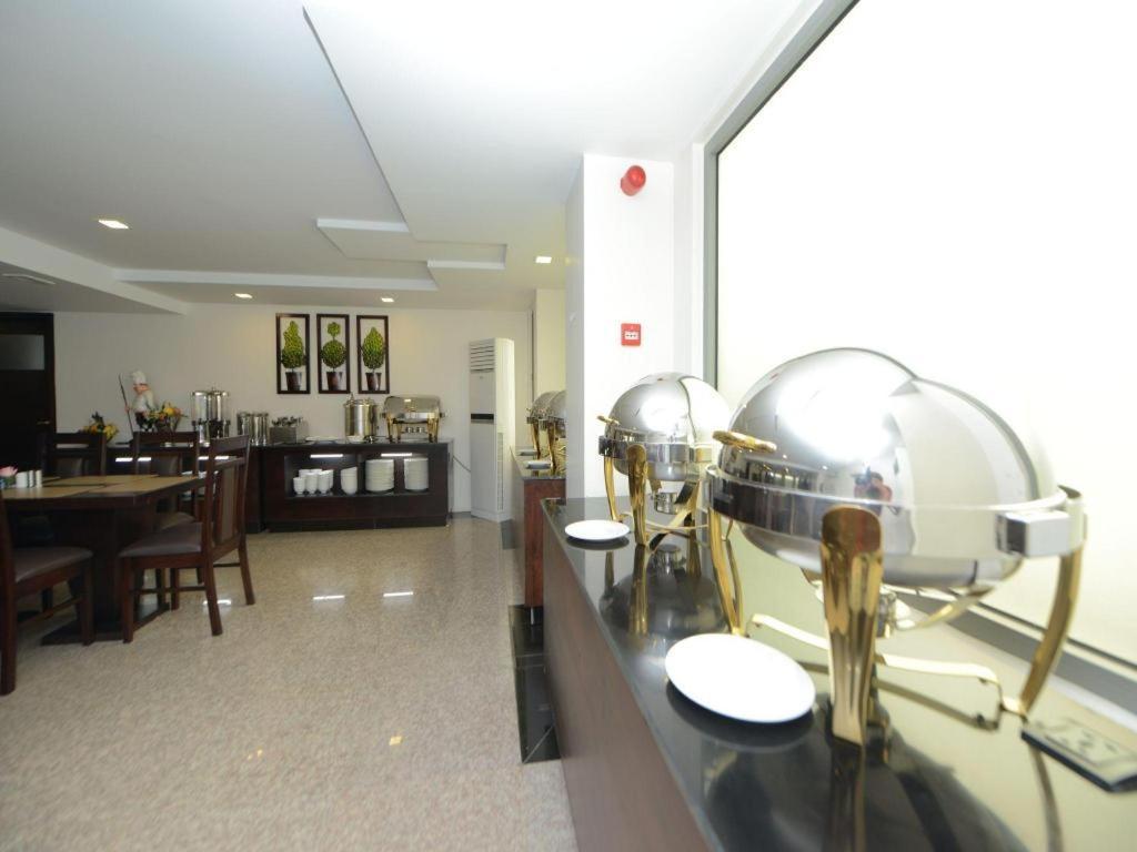 Hotel Lexus Янгон Екстериор снимка