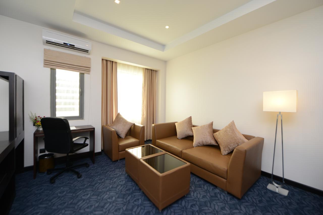 Hotel Lexus Янгон Екстериор снимка
