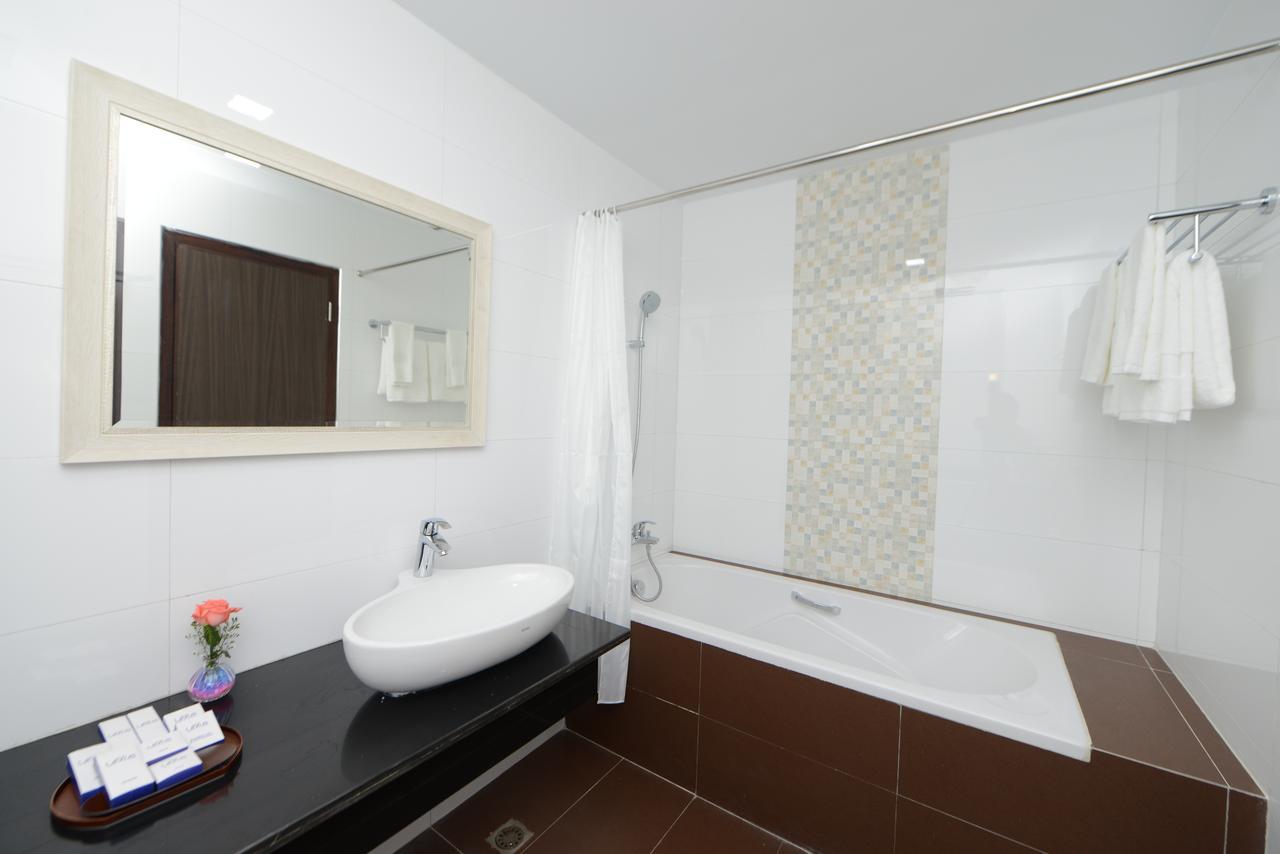 Hotel Lexus Янгон Екстериор снимка