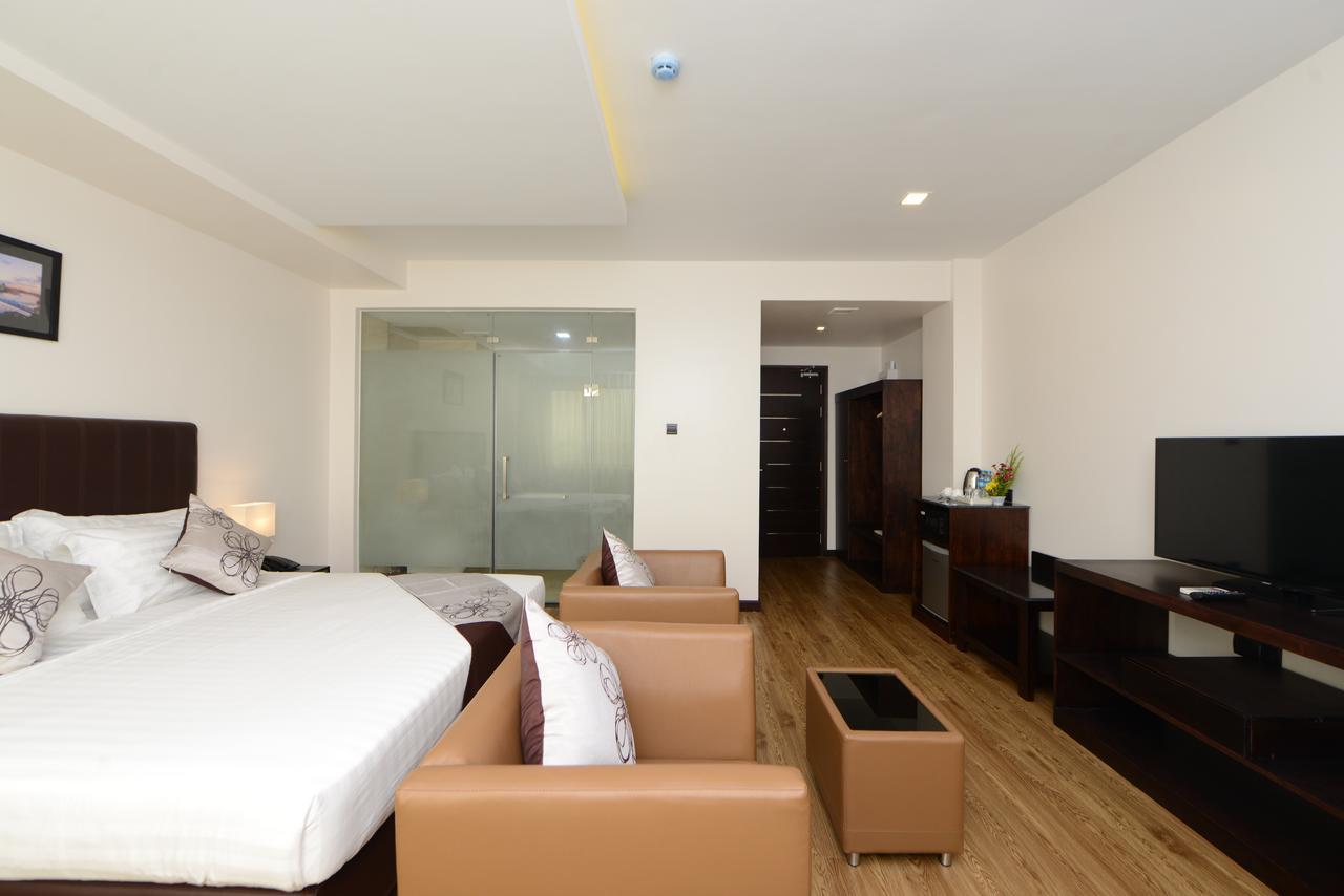Hotel Lexus Янгон Екстериор снимка