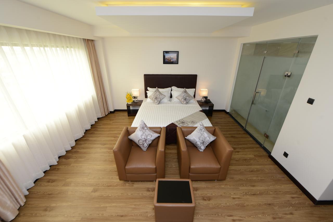 Hotel Lexus Янгон Екстериор снимка