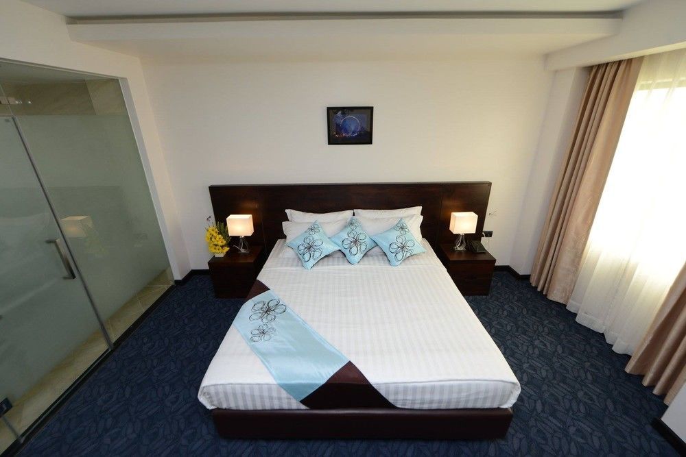 Hotel Lexus Янгон Екстериор снимка
