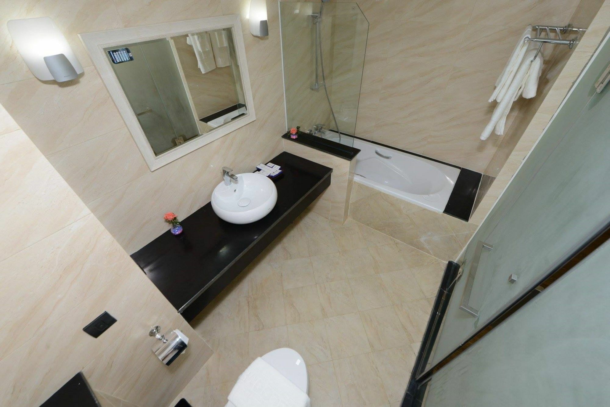 Hotel Lexus Янгон Екстериор снимка